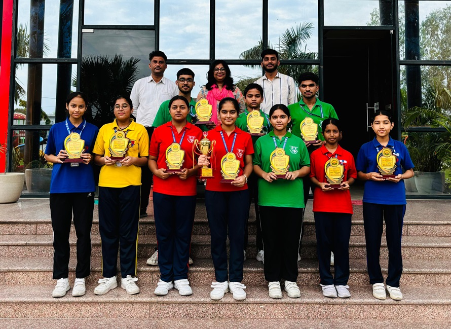 भारत विकास परिषद द्वारा आयोजित भारत को जानो प्रतियोगिता कार्यक्रम में जीतकर डिवाइन विज़डम ने बनाई जीत की हैट्रिक
