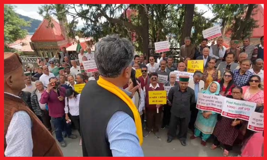  पेंशनरों ने अपनी लंबित पड़ी मांगों को लेकर सुक्खू सरकार के खिलाफ खोला मोर्चा, प्रदेशभर में प्रदर्शन