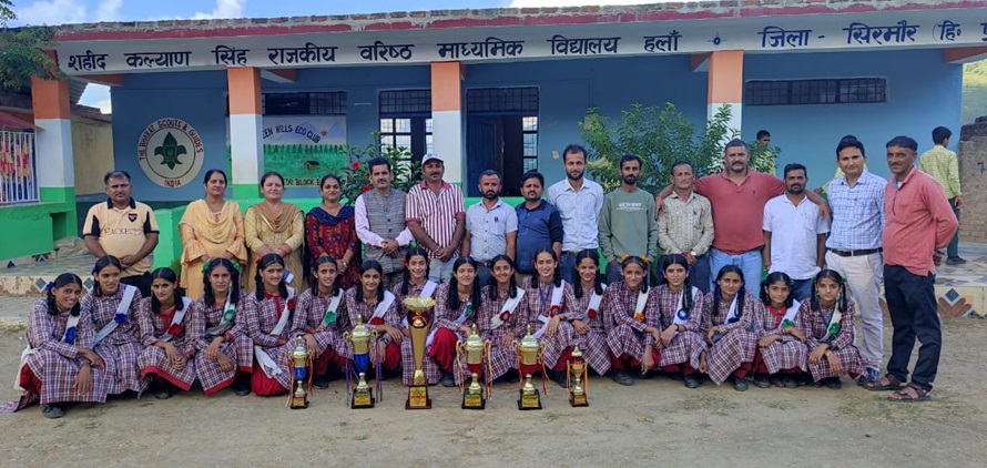 शहीद कल्याण सिंह राजकीय उत्कृष्ट वरिष्ठ माध्यमिक विद्यालय हलां ने बिना डी पी ई एवं पी ई टी  के अंडर -19 खेल प्रतियोगिता में सात ट्रॉफियों पर किया कब्ज़ा  