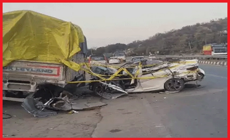  दर्दनाक हादसा: ट्रक से कार की जोरदार टक्कर, चार की मौत 