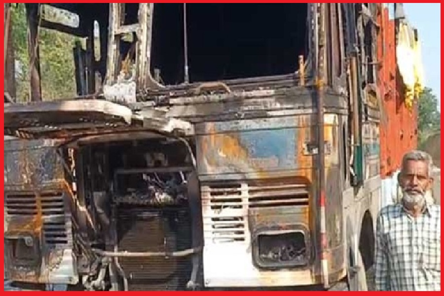 ट्रक की बैटरी में हुआ बलास्ट, कैबिन जलकर राख