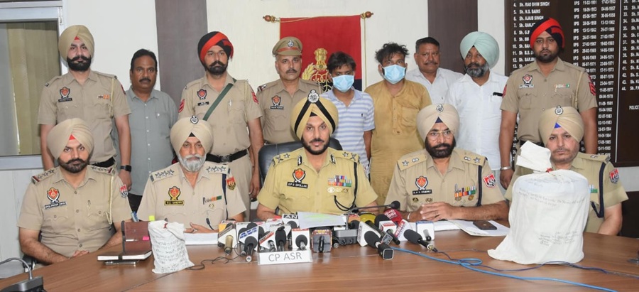पंजाब पुलिस द्वारा अंतरराष्ट्रीय नारको तस्करी गिरोह का पर्दाफाश; 10.2 किलोग्राम हेरोइन सहित 3 काबू