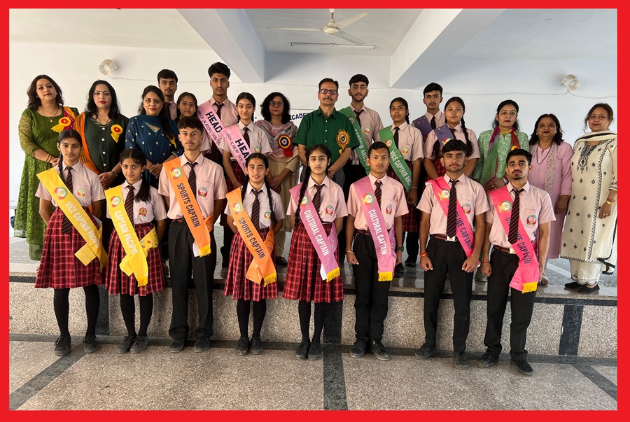 करियर एकेडमी सीनियर सेकेंडरी स्कूल में इन्वेस्टिचर सेरेमनी का भव्य आयोजन