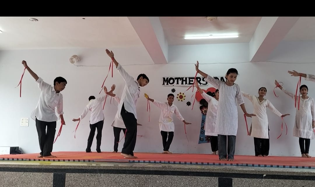 करियर अकैडमी में मातृ दिवस की धूम, रंगारंग कार्यक्रम कार्यक्रम आयोजित