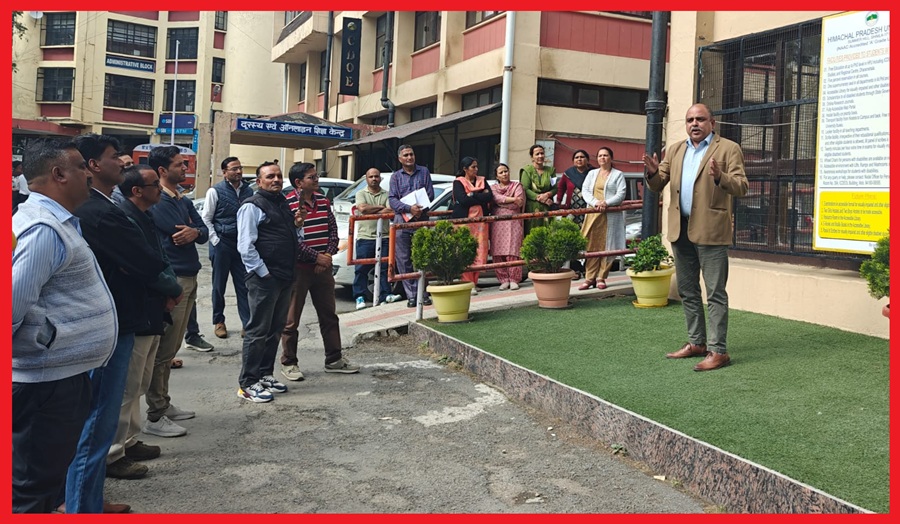 हिमाचल प्रदेश विश्वविद्यालय शिक्षक कल्याण संघ ने समय पर मासिक वेतन न  मिलने पर कुलपति कार्यालय के बाहर निकली रोष रैली 