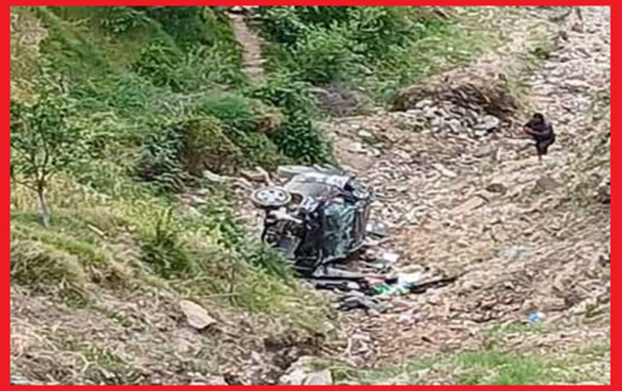 मातम में  बदली नई कार की खुशी; अनियंत्रित हो खाई में गिरी कार, हादसे में मां-बेटे की मौत 