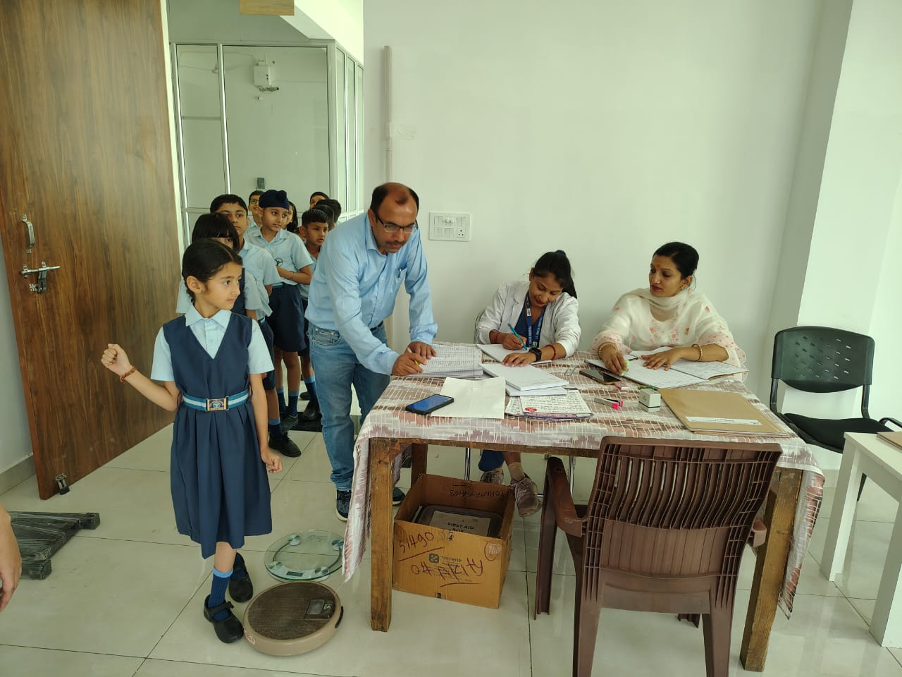 द एशियन स्कूल पाँवटा साहिब के छात्रों का जगदीश चंद जुनेजा अस्पताल निशुल्क जांचा स्वास्थ्य 
