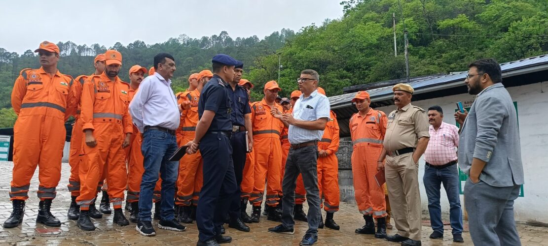 जिला सिरमौर में प्रमुख दुर्घटना संकट पटाखा फैक्ट्री में राष्ट्रीय आपदा मोचन बल (एन. डी. आर. एफ.) की टीम द्वारा आपदा तैयारी संबंधी फैमिलियराजेशन अभ्यास का हुआ आयोजन
