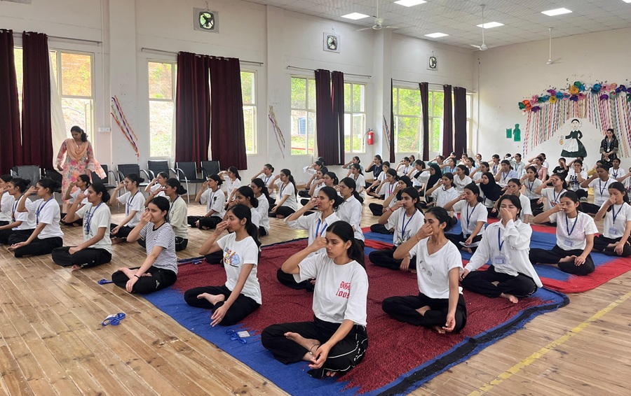 माता पद्मावती कॉलेज ऑफ नर्सिंग, नाहन में हर्षोल्लास के साथ मनाया गया अंतर्राष्ट्रीय योग दिवस