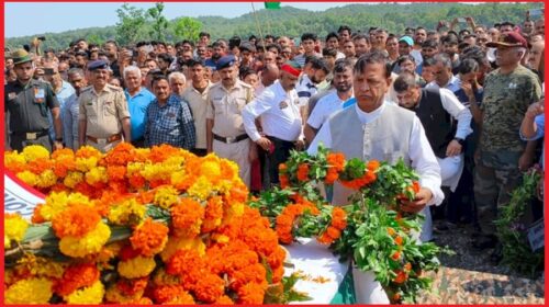 लांसनायक मनीष ठाकुर का राजकीय सम्मान के साथ अंतिम संस्कार:छोटे भाई ने दी मुखाग्नि