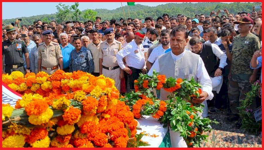 लांसनायक मनीष ठाकुर का राजकीय सम्मान के साथ अंतिम संस्कार:छोटे भाई ने दी मुखाग्नि