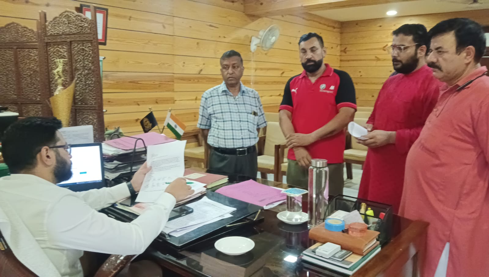 हिमाचल सरकार द्वारा गौशालाओं को पिछले 3 माह से सहयोग राशि न दिए जाने पर पांवटा गौसेवकों द्वारा SDM पांवटा के मार्फत मुख्यमंत्री को दिया ज्ञापन 