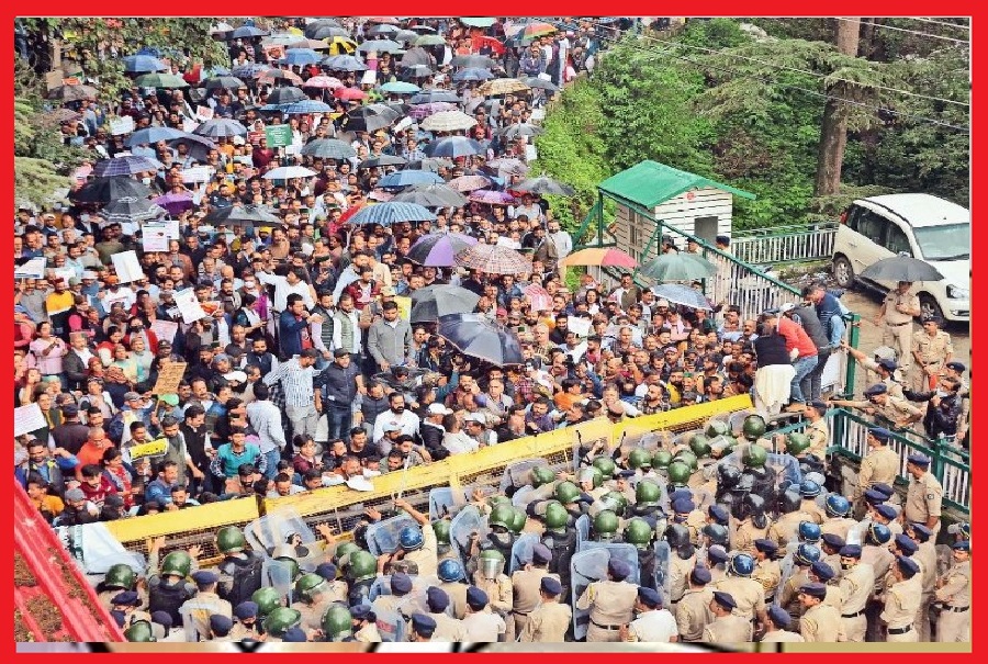 Himachal Secretariat के बाहर बागवानों का प्रदर्शन, पुलिस के साथ धक्कामुक्की 