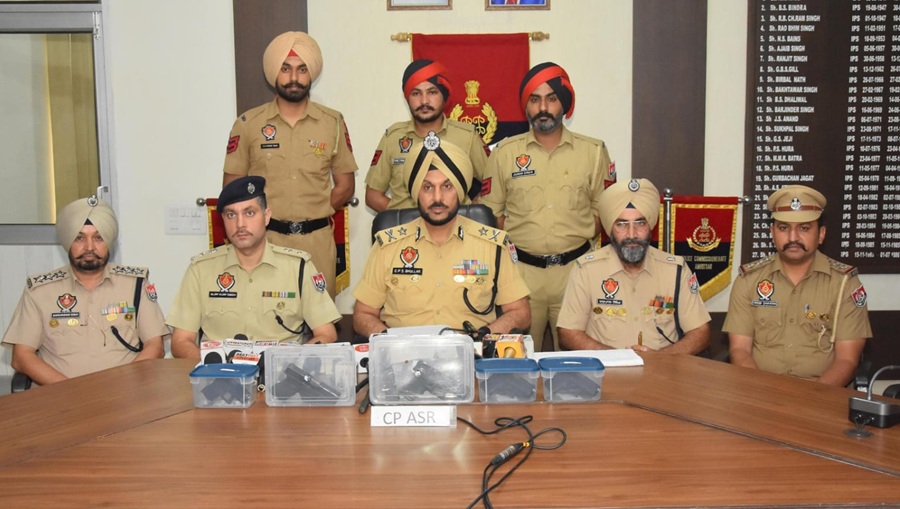 पुलिस ने 5 अत्याधुनिक 9 एमएम ग्लॉक पिस्टल सहित एक व्यक्ति को किया  गिरफ्तार: डीजीपी गौरव यादव