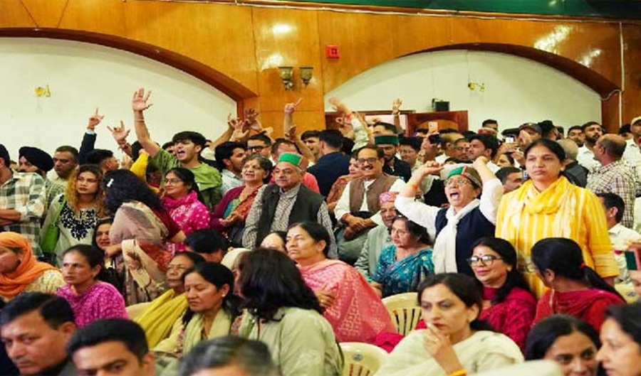 हिमाचल कांग्रेस कार्यालय में सीएम सुक्खू- विक्रमादित्य समर्थकों खुलकर दिखी गुटबाजी, खूब हुई नारेबाजी 