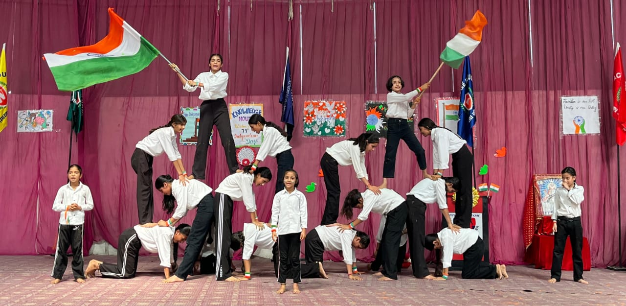 डिवाइन विज़डम स्कूल 79वें स्वतंत्रता दिवस पर ‘जय हिंद’ के नारे से गुँजायमान हो उठा