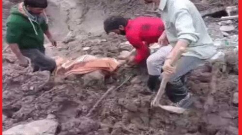 दर्दनाक हादसा: घर गिरने से एक परिवार के 5 लोगों की मौत, 3 को किया रेस्क्यू