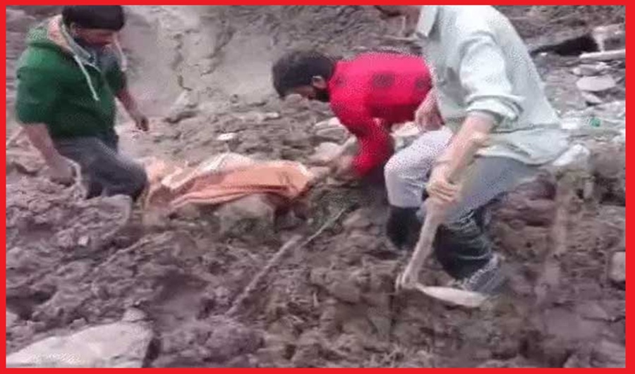 दर्दनाक हादसा: घर गिरने से एक परिवार के 5 लोगों की मौत, 3 को किया रेस्क्यू
