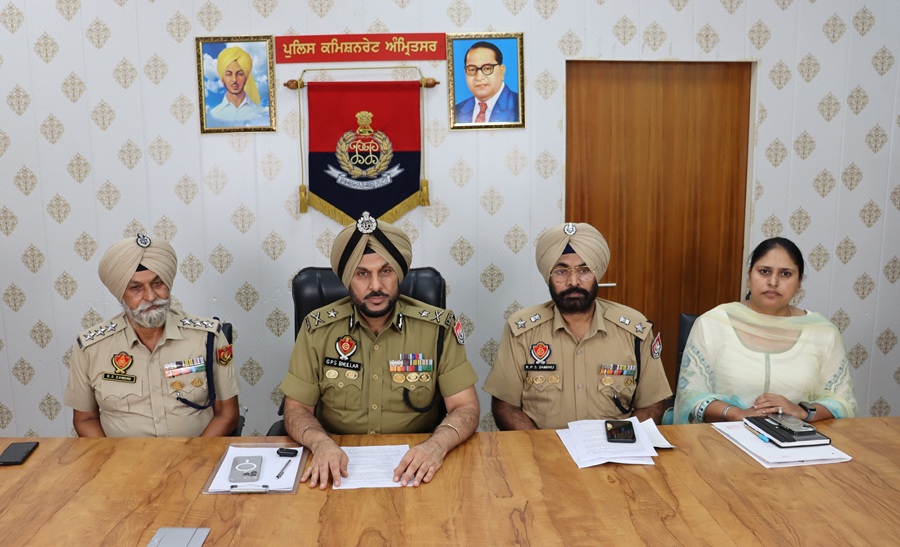 पुलिस ने नामी कंपनियों के नकली मोबाइल फ़ोन बेचने वाले फ़र्ज़ी कॉल सेंटर का किया भंडाफोड़