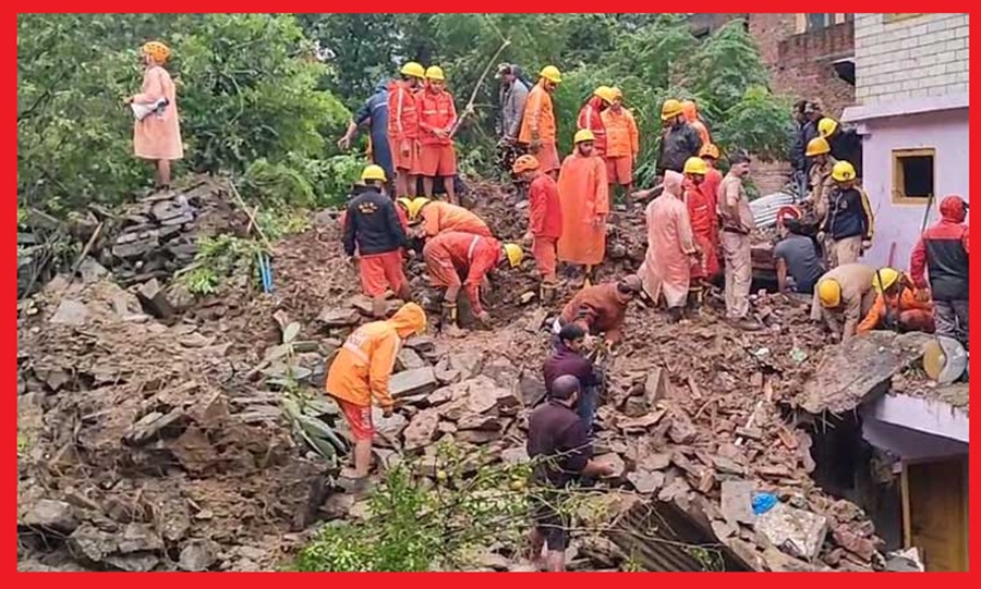 कुल्लू में फिर हुई लैंडस्लाइड, 2 घर भूस्खलन की चपेट में, एक की मौत -तीन रेस्क्यू, कई लोग फंसे