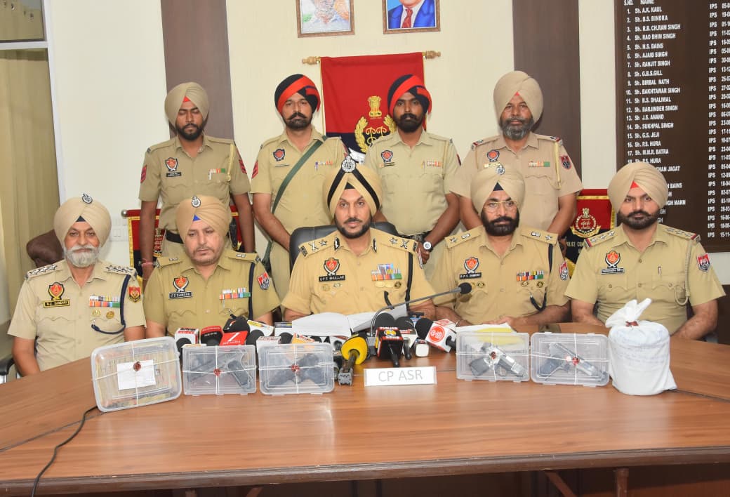 हथियारों की तस्करी का मुख्य आरोपी छह अन्य आरोपियों सहित गिरफ्तार; 6 हथियार व 5.75 लाख रुपये की हवाला राशि बरामद:  डीजीपी गौरव यादव