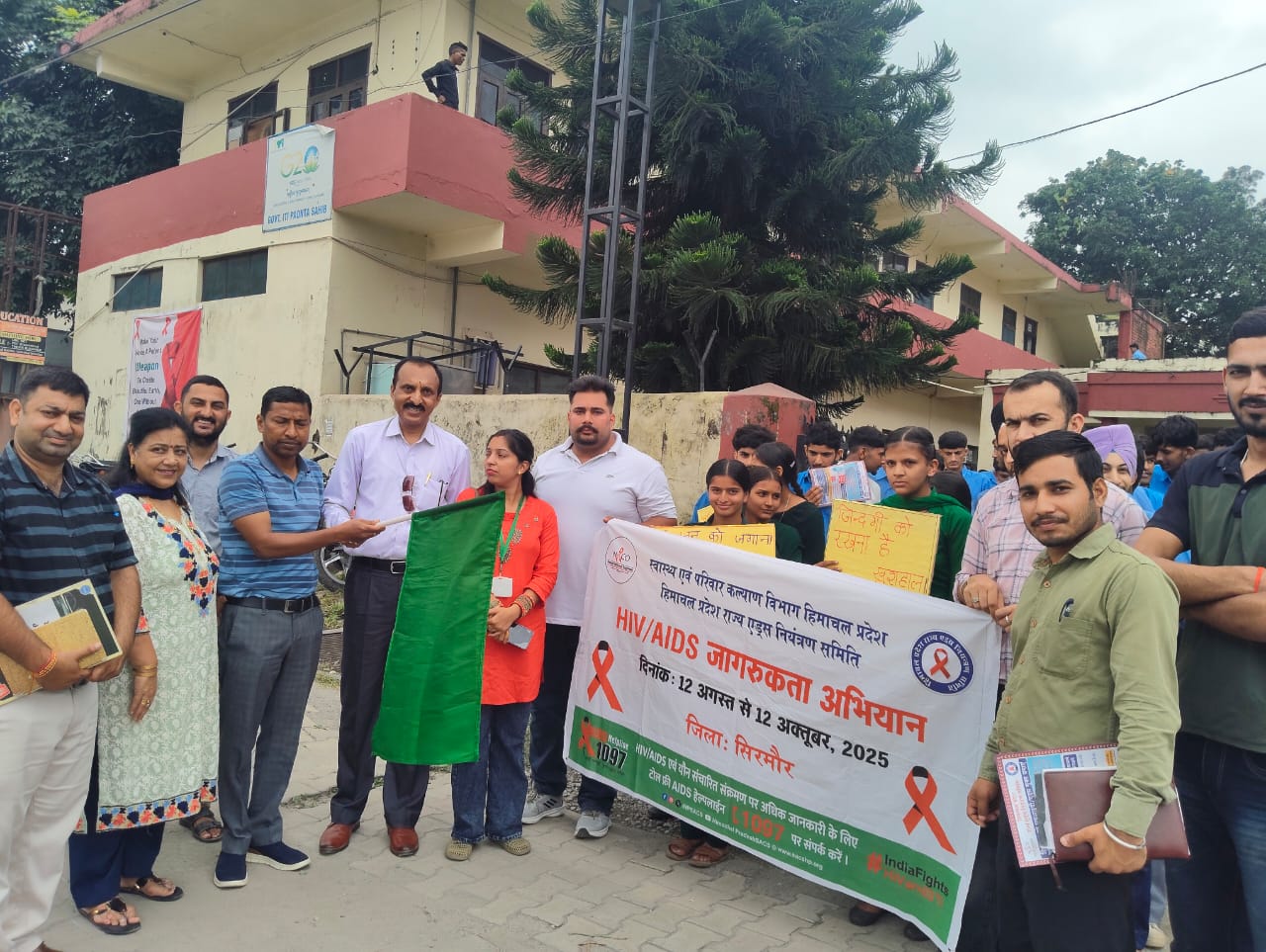 केयर संस्था द्वारा ओधोगिक प्रशिक्षण संस्थान पांवटा साहिब में HIV /AIDS जागरूकता अभियान आयोजित; निकाली रैली