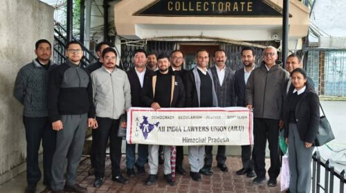 All India Lawyers Union (AILU), राज्य समिति, हिमाचल प्रदेश द्वारा सर्वोच्च न्यायालय के मुख्य न्यायाधीश पर जूता फेंकने की घटना की कि कड़ी निंदा
