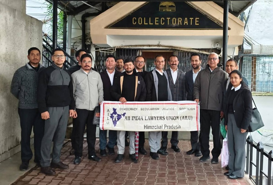 All India Lawyers Union (AILU), राज्य समिति, हिमाचल प्रदेश द्वारा सर्वोच्च न्यायालय के मुख्य न्यायाधीश पर जूता फेंकने की घटना की कि कड़ी निंदा