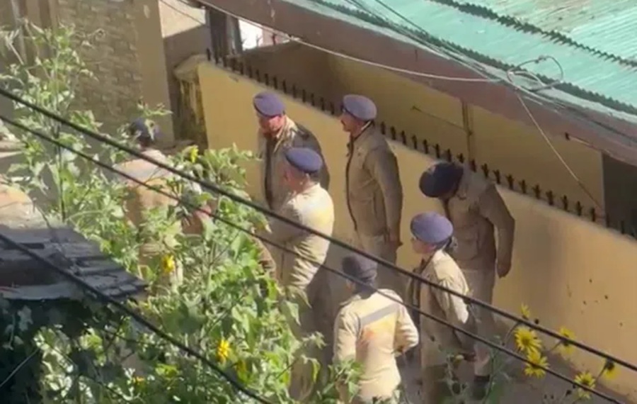  पुलिस बल से घिरी संजौली मस्जिद, विरोध के बाद भी पढ़ी गई नमाज, अब हाईकोर्ट भी पहुंचा मामला