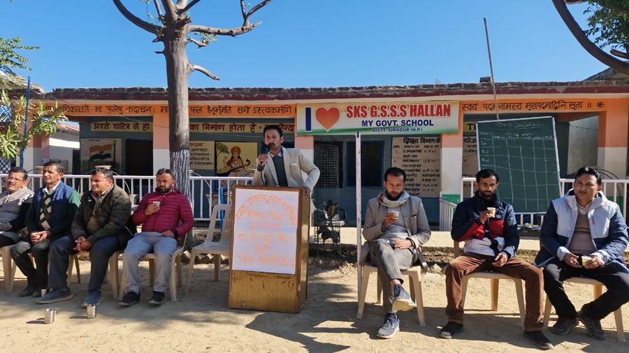 शहीद कल्याण सिंह राजकीय उत्कृष्ट वरिष्ठ माध्यमिक विद्यालय हलां में धूमधाम से मनाया गया संविधान दिवस  