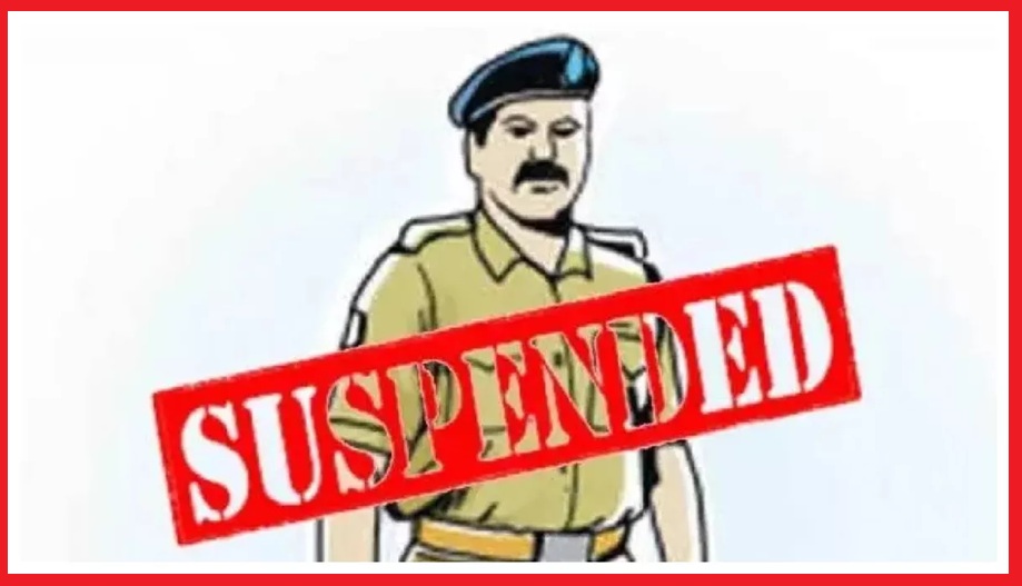 आईओ ने नशे में फोन पर बागवान को धमकाया, थाने पहुंचे ग्रामीण, पुलिस कर्मी निलंबित