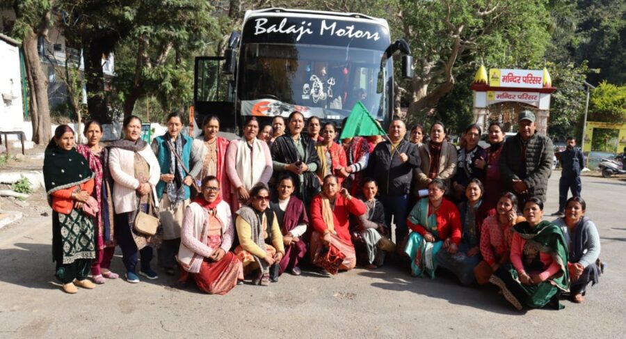 विधानसभा उपाध्यक्ष ने अयोध्या भ्रमण के लिए 60 सदस्यीय महिलाओं के दल को हरी झंडी दिखा किया रवाना