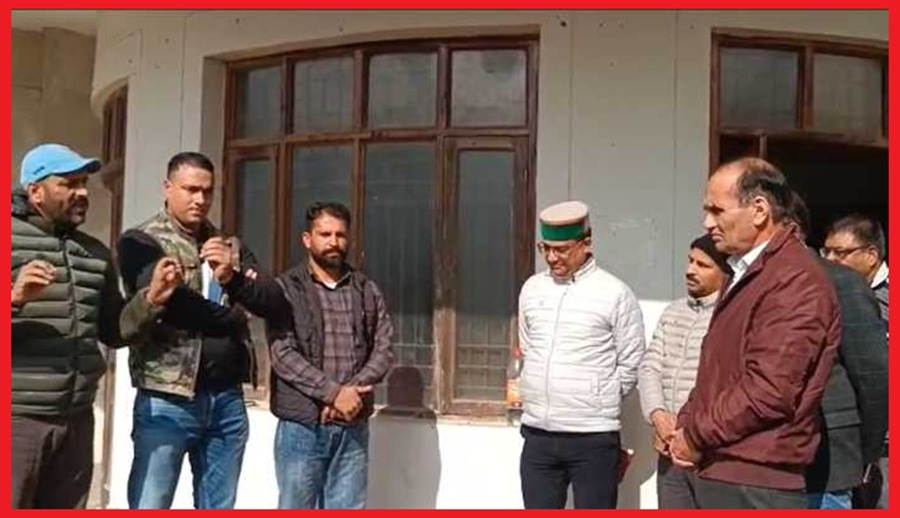 रेणुका जी बांध विस्थापितों ने एचपी पावर कॉरपोरेशन लिमिटेड के महाप्रबंधक को सौंपा ज्ञापन, दी  चेतावनी: हक नहीं मिला तो नहीं चलने देंगे परियोजना