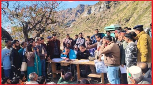 कमरऊ में 11 वर्षिय बच्चे की मौत के बाद ग्रामीणों के साथ प्रशासन, एनएच प्राधिकरण और कार्य कर रही कंपनी के बीच हुई  बैठक, खूब हुआ हंगामा…