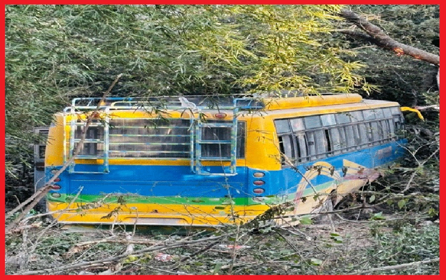 बस हादसा: हिमाचल में खाई में गिरी निजी बस-मौके पर मची चीख-पुकार