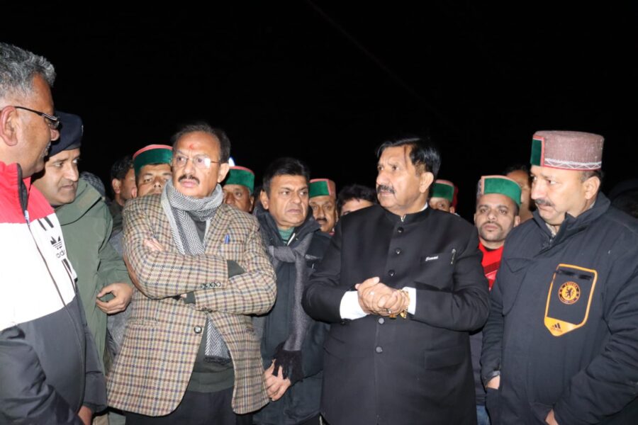 उपमुख्यमंत्री मुकेश अग्निहोत्री तथा उद्योग, श्रम एवं रोजगार व संसदीय कार्य मंत्री हर्षवर्धन चौहान ने हरिपुरधार  बस हादसे के घटना स्थल का किया दौरा; पढ़ें हादसे में 14 मृतकों व 52 घायलों की सूची