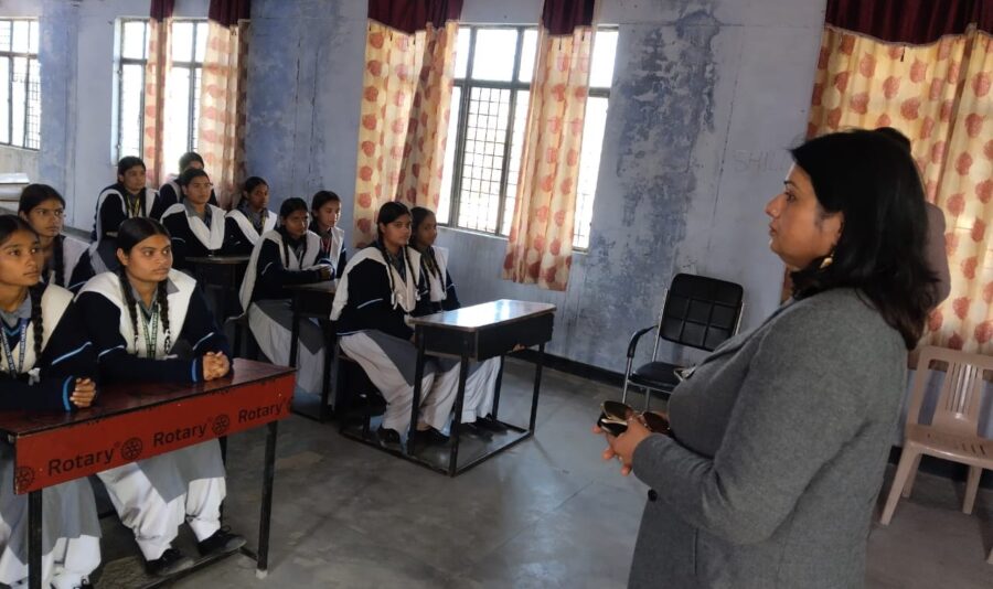 अपना विद्यालय योजना के अंतर्गत राजकीय वरिष्ठ माध्यमिक पाठशाला पुरुवाला में जिला आयुष अधिकारी डॉ. इंदु शर्मा ने किया निरीक्षण