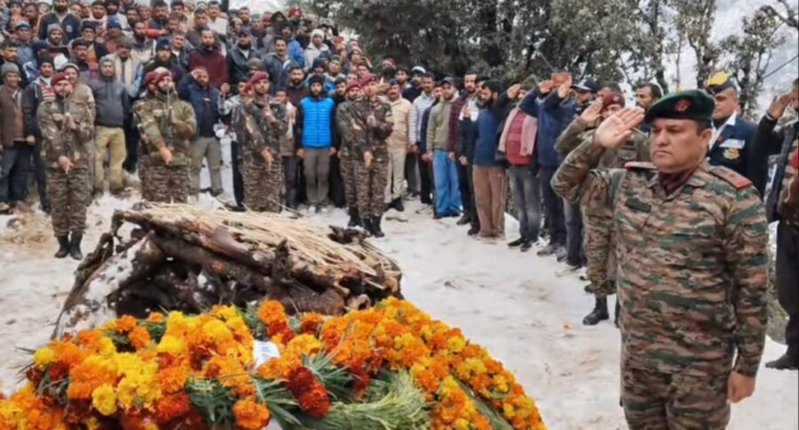 दुःखद व हृदयविदारक घटना: वीर सैनिक कपिल पूरे सैन्य सम्मानक साथ पंचतत्व मे विलीन