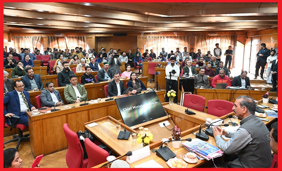 अप्रत्याशित बादल फटने की घटनाएं और सिकुड़ते ग्लेशियर जलवायु परिवर्तन के संकेतः मुख्यमंत्री