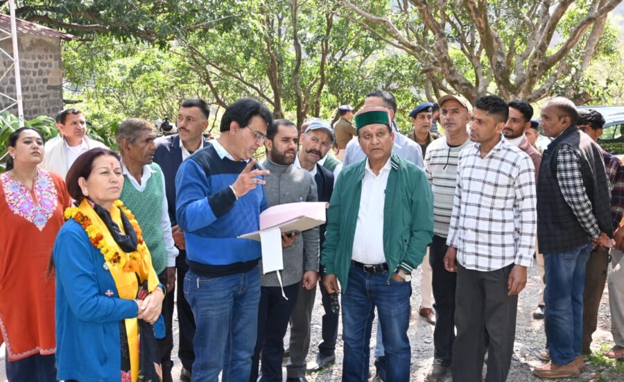 जगत सिंह नेगी ने सिरमौर के शिरूमाईला में पीसीडीओ व शिवा क्लस्टर इकाई डूंगीसेर का किया निरीक्षण