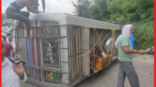 ऊना में पंजाब के श्रद्धालुओं से भरी बस पलटी, एक की मौत, 25 घायल 