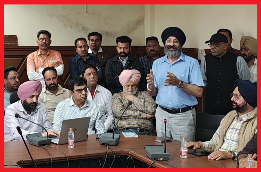 प्रेस क्लब के चुनाव को लेकर डिस्ट्रिक्ट पब्लिक रिलेशन्स ऑफिसर ने जिले के सभी पत्रकारों के साथ की मीटिंग