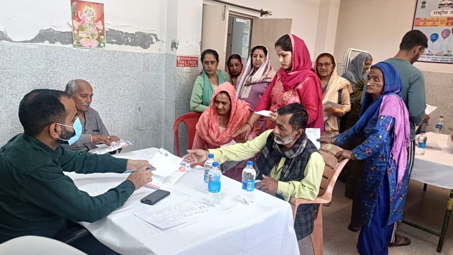 जगदीश चंद जुनेजा चैरिटेबल अस्पताल द्वारा प्राथमिक स्वास्थ्य केन्द्र भरोग बनेड़ी में लगा निशुलक स्वास्थ्य जांच शिविर;344 रोगियों ने उठाया स्वास्थ्य लाभ 