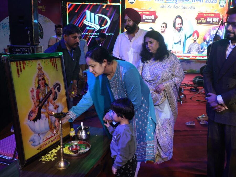 उपायुक्त सिरमौर ने होली मेले की पहली सांस्कृतिक संध्या का किया शुभारंभ