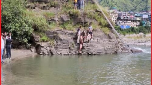 दर्दनाक हादसा: पब्बर नदी में नहाने उतरे दो छात्रों की डूबने से मौत,पुलिस-प्रशासन व NDRF का सर्च ऑपरेशन