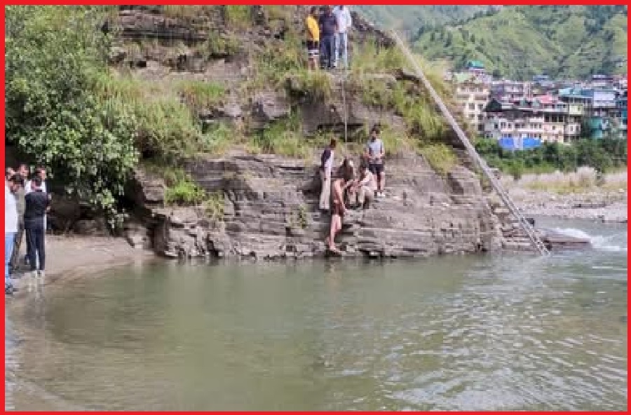 दर्दनाक हादसा: पब्बर नदी में नहाने उतरे दो छात्रों की डूबने से मौत,पुलिस-प्रशासन व NDRF का सर्च ऑपरेशन