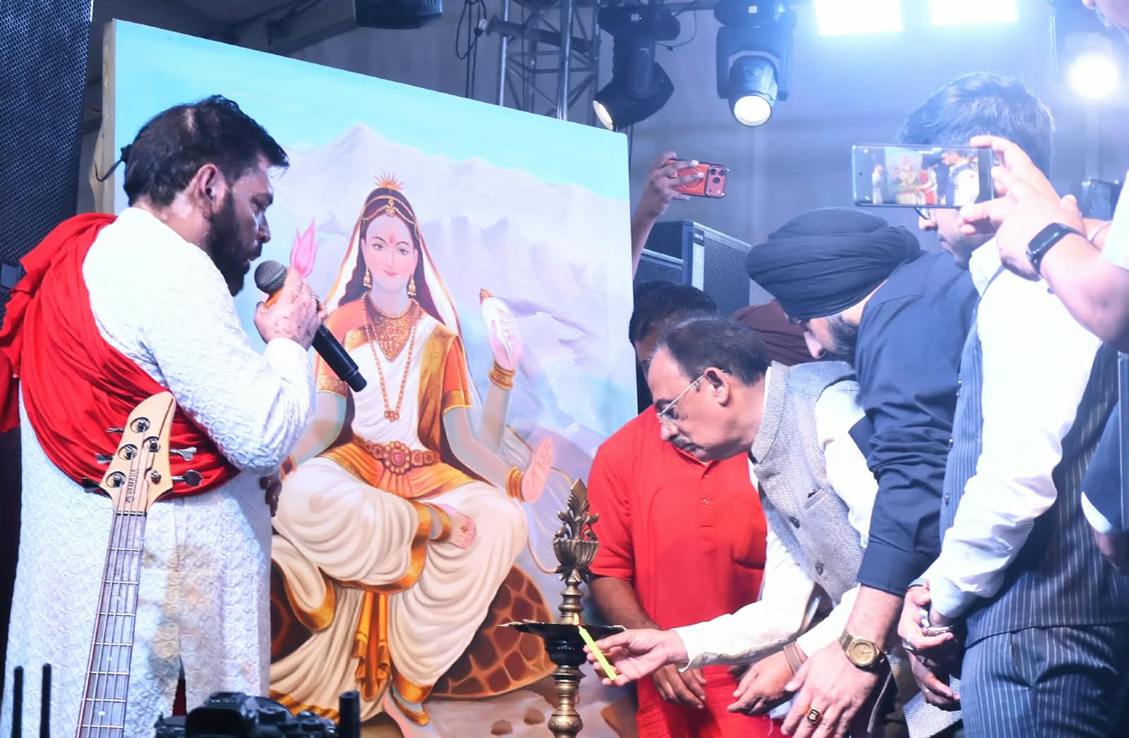 हर्षवर्धन चौहान ने यमुना शरद महोत्सव की तीसरी सांस्कृतिक संध्या का किया शुभारंभ