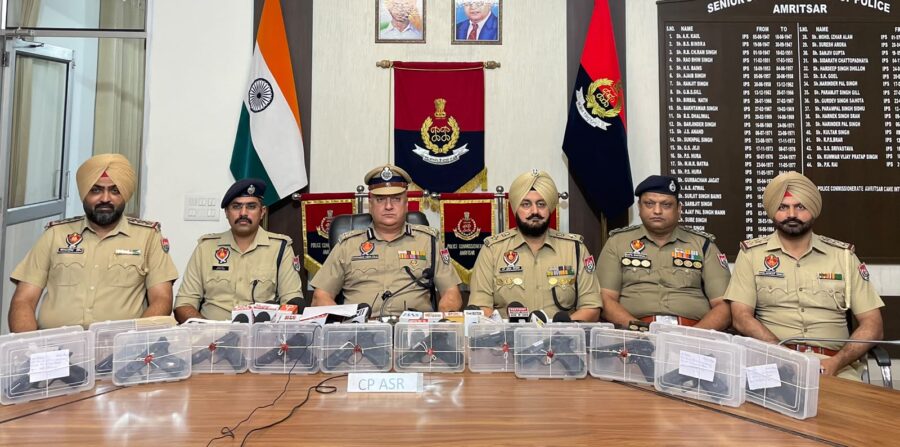 पंजाब में अवैध हथियारों की सप्लाई करने वाले दो नेटवर्क का भंडाफोड़, दो नाबालिगों सहित चार गिरफ्तार; 16 पिस्तौल बरामद— डीजीपी गौरव यादव